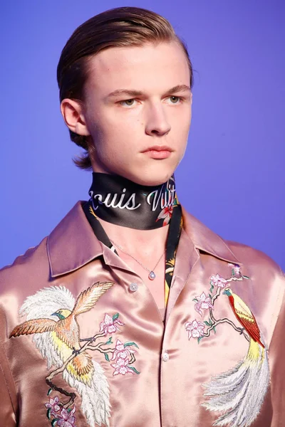 Look 77